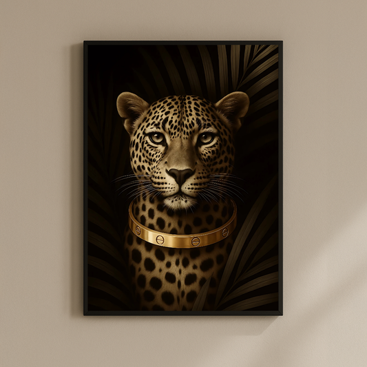 Force silencieuse – Portrait de léopard avec collier doré