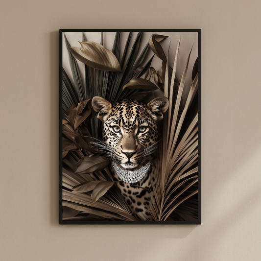 Couronné en silence – Portrait de léopard avec collier de diamants