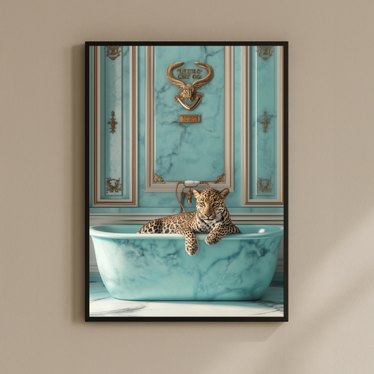 Royal Soak – Léopard dans une baignoire en marbre turquoise